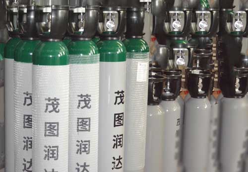 校准用标准混合气体取气时要注意些什么？